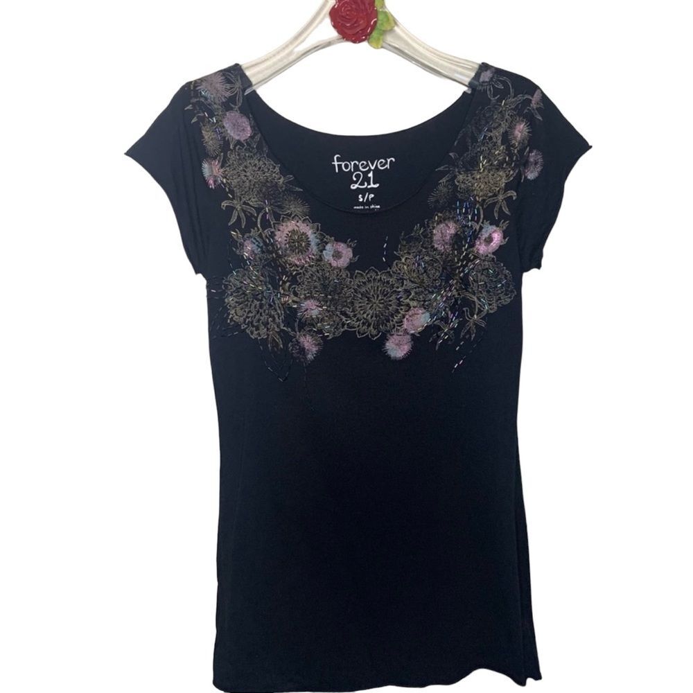 FOREVER 21 Black Floral Beads Embellished Tee Blouse